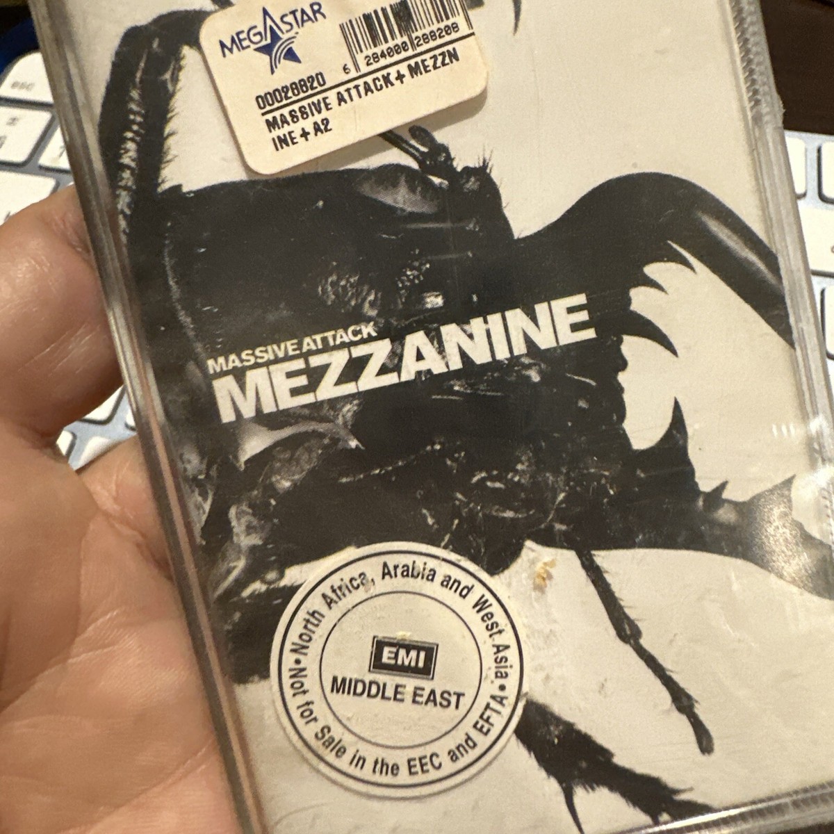 激レア90s MASSIVE ATTACK 1998年 MEZZANINE Mezzanine by Massive Attack (Cassette, Apr-1998, Virgin) for