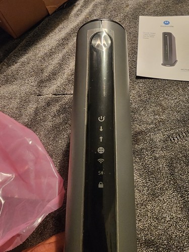 Motorola MG7540 16x4 Cable Modem Plus AC1600 Wi-Fi Router DOCSIS 3.0 Dual Band - Picture 8 of 9