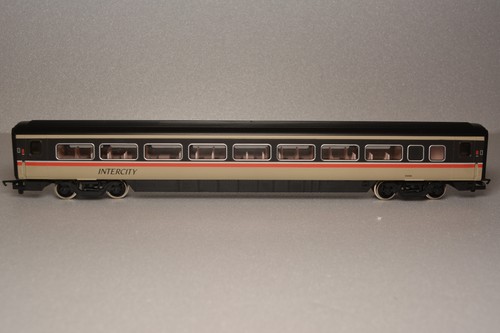 Hornby 00 Class 91 InterCity 225 - 4 piece train set - swallow livery - Picture 17 of 20