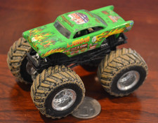 Hot Wheels Monster Jam Avenger Green Black Mud Trucks Edition Hot Wheels Monster Jam Avenger Green Black Mud Trucks Edition