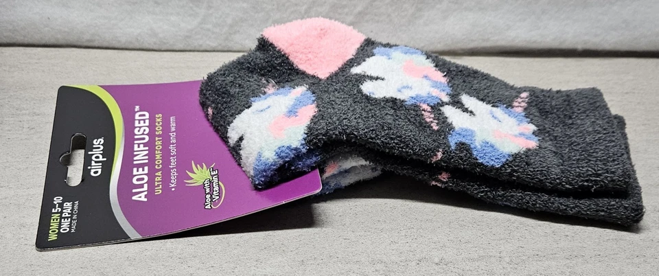 Airplus Womens Aloe Infused Ultra Comfort Crew Socks, Tossed Unicorns, Size 5-10 - Image 4 of 4