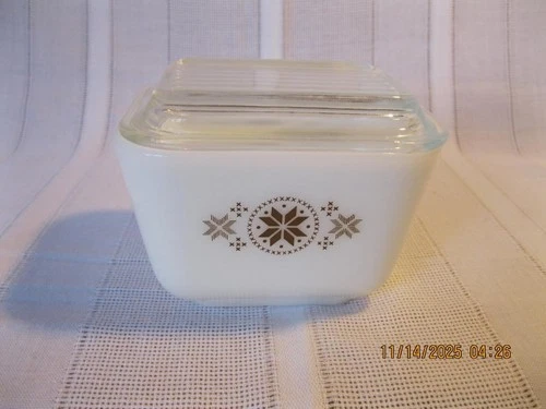 Vintage Town & Country Pyrex 12 Oz/1 1/2 Cup Refrigerator/Baking Dish W/Lid #501