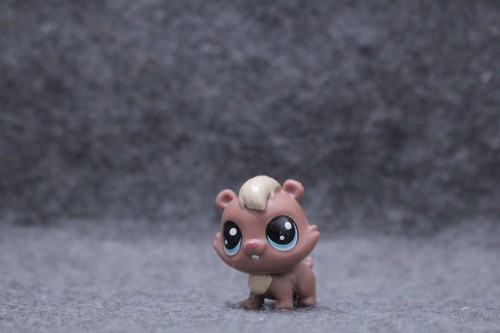 Authentisches Littlest Pet Shop LPS Cheekers Pouring #104 Tiki Hut Zubehör Set  - Bild 3 von 4