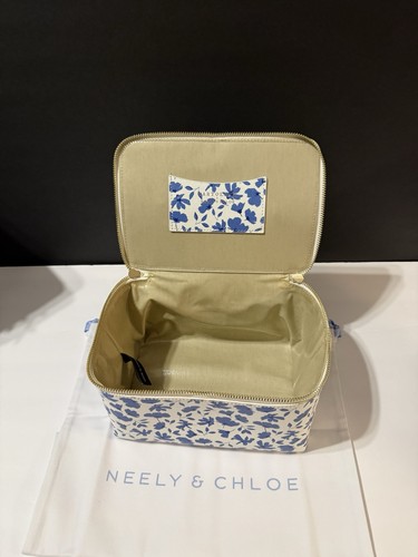 Cartolina x Neely & Chloe Blue Floral Vanity Travel Case with Handle - Picture 8 of 8