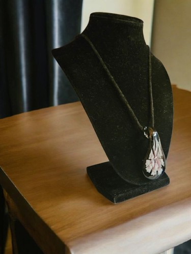 Glass Pink Flower and Black Velvet Knecklace - Picture 11 of 13