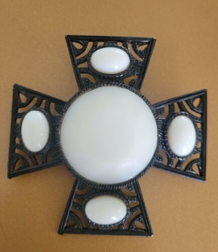 VINTAGE WEISS JAPANNED METAL BLACK RHINESTONE MALTESE CROSS PIN BROOCH PENDANT