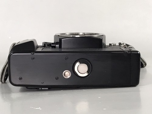 Corpo fotocamera reflex pellicola 35 mm CONTAX 139 QUARZO con avvolgitore Yashica FX - funziona benissimo - Foto 13 di 21