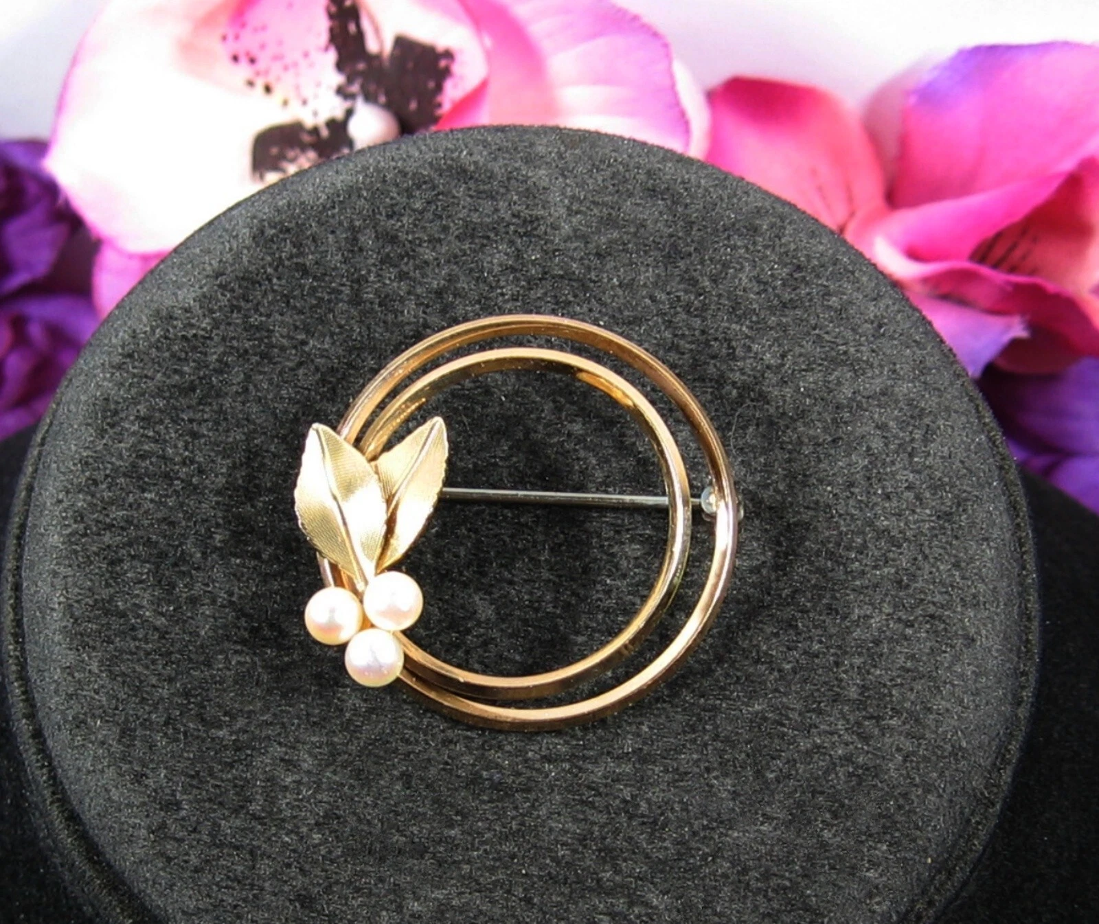 KREMENTZ Vintage Genuine PEARL PIN Circle Round Leaves Berries Gold Plate 1 1/4"