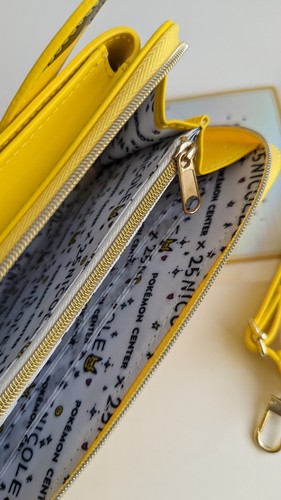 Nuovo con etichette! Borsa a tracolla per smartphone Pokemon Center 2022 Giappone 25 NICOLE Pikachu - Foto 5 di 8