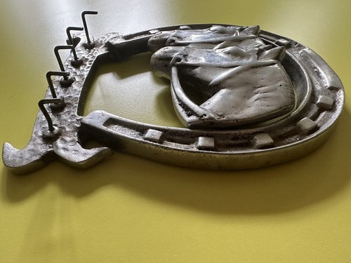 Metal Horseshoe/Horse Head Key Holder - Picture 3 of 6