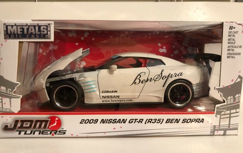 JADA JDM TUNERS 2009 NISSAN SKYLINE GTR R35 BEN SOPRA WHITE 1:24 NIB #93 - Picture 1 of 5