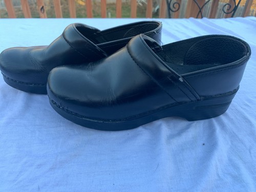 dansko nursing sneakers