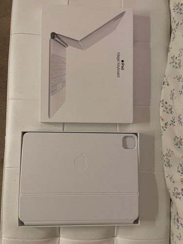 Apple Magic Keyboard for 11" iPad Pro 3rd Gen. and iPad Air 4th Gen., White - US - Bild 2 von 2