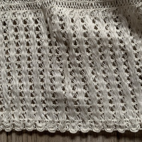 Vintage Cream Color 40” Square Tablecloth Rounded Edge Tatted Crocheted - Picture 3 of 9