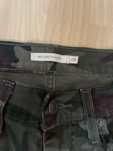 LEVIS Size 28 Women’s Camouflage Jeans Shorts Mid Length Rolled Up Inseam 4” - Picture 2 of 9