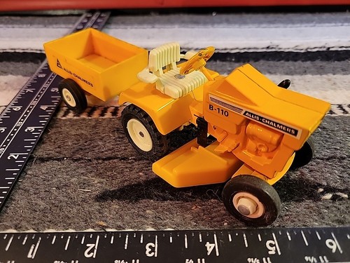Ertl Allis Chalmers B-110 1/16 Diecast Lawn Tractor Replica Collectible - Picture 9 of 12