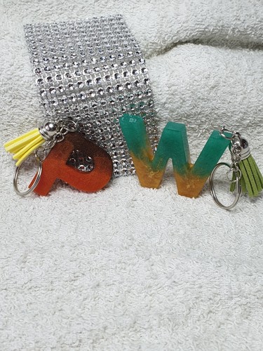 Resin Buchstaben, "2 Farben", Schlüsselanhänger - Afbeelding 3 van 9