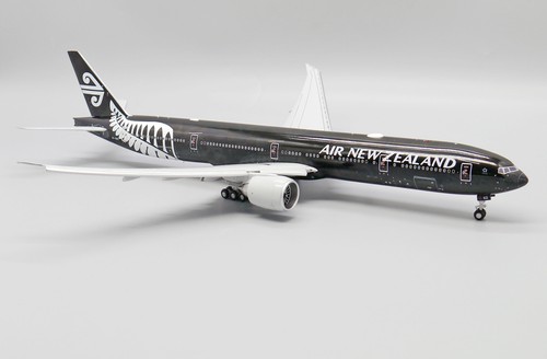 JC Wings 1:200 Air New Zealand B777-300(ER) “All Blacks – Flaps Down” ZK-OKQ - Bild 3 von 12