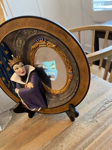 Disney 3D Plate Snowwhite & Seven Dwarfs Queen Magic Mirror on The Wall NICE!! - Picture 4 of 10