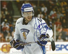 Finland Saku Koivu Signed Autographed 8x10 Photo COA C