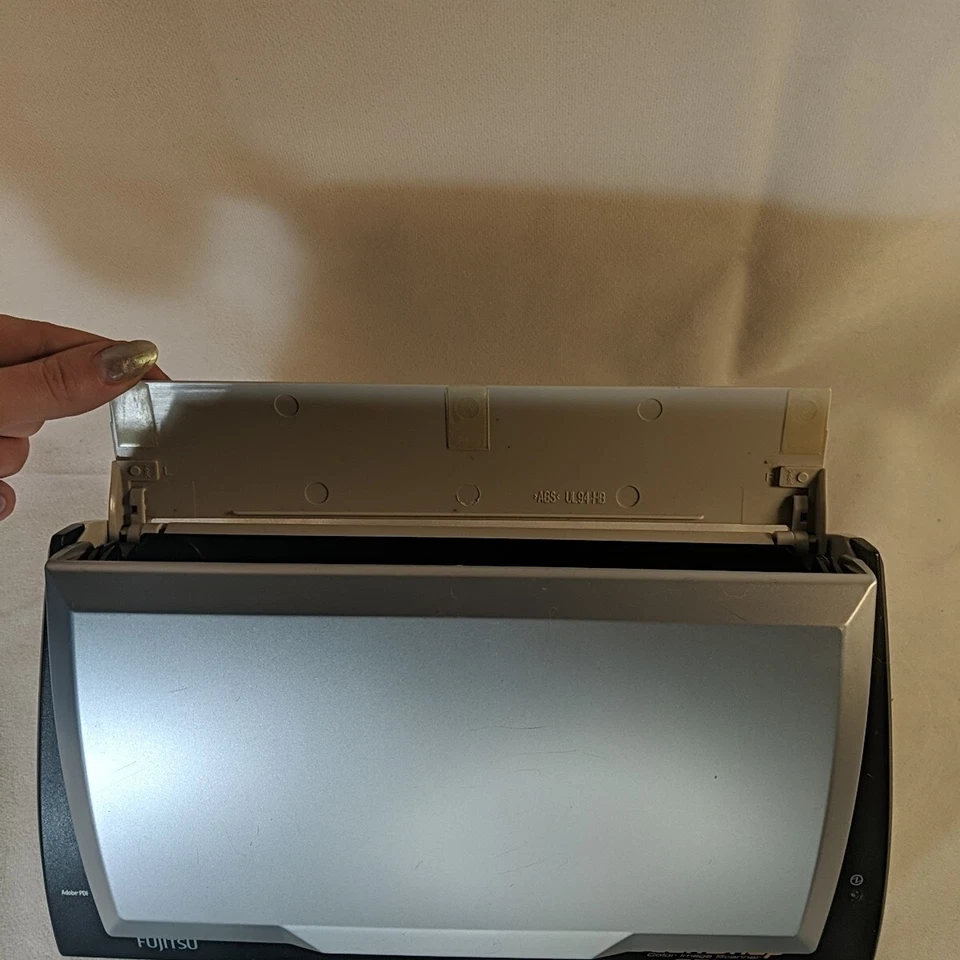 Fujitsu ScanSnap S510 Color Image Scanner Silver with Adapter Connection Cables - Image 3 of 4