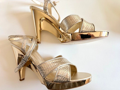Givenchy Riemchen Leder Plateau Sandaletten Heels Gold, Gr.39 1/2 mit Box