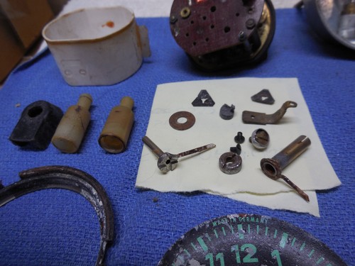 Porsche/VDO 356 dash clocks, 6v, 1 disassembled & 1 intact, for parts or repair - Picture 20 of 20