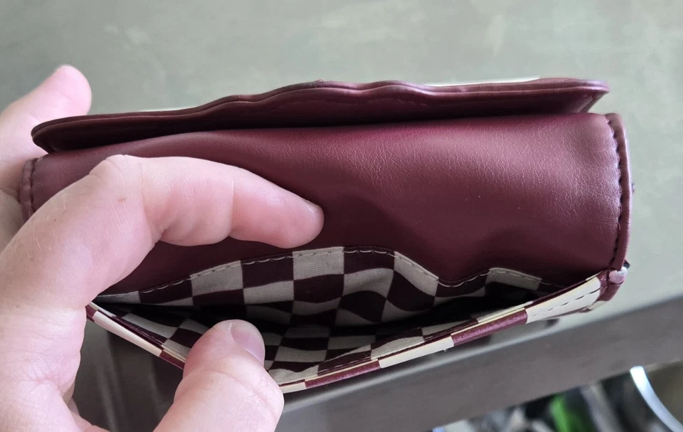 Cartera retrato de la familia de la dama y el vagabundo de Disney - exclusiva de BoxLunch Foto 3 de 4