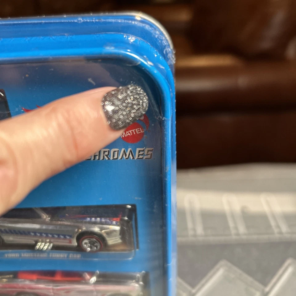 风火轮 Super Chromes 10 汽车套装 40 周年汽车锡全新密封 — 第 2/4 张图片