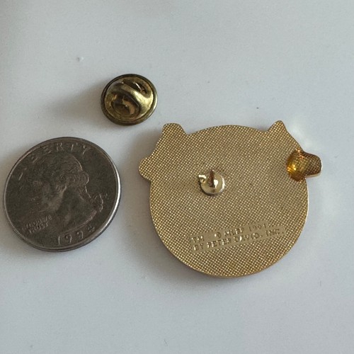 Vintage St. Louis Cardinals 1993 Gold Enamel Lapel Pin – Birds on Bat - Picture 3 of 3