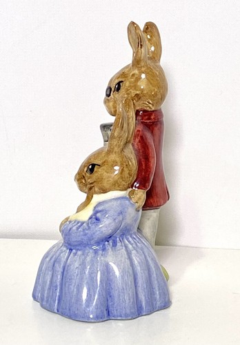 Royal Doulton Father Mother & Victoria Family 4 3/8" Bunnykins Figurine DB 68 - Picture 5 of 7