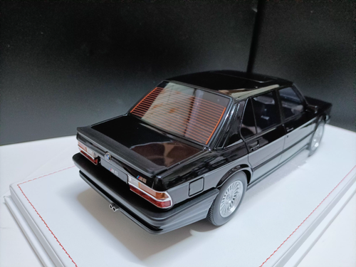 YY Model 1/18 BMW 5 Series Resin Four-door Sedan Model BMW M5 E28 1984 Black - Picture 4 of 20