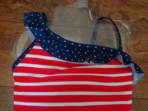 Traje de baño patriótico rojo/blanco/azul St. Tropez niñas nuevo con etiquetas talla 4 una pieza rojo/blanco/azul con volantes - Imagen 2 de 5
