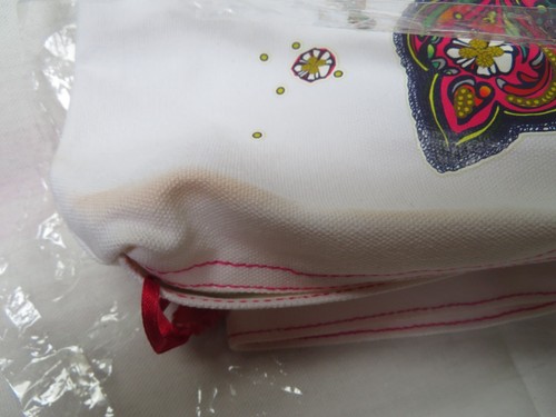 OILILY SUMMER OF LOVE Tote Travel Bag SUPER FLORAL FRONT Zip Close RARE NOS NWT - Picture 6 of 7