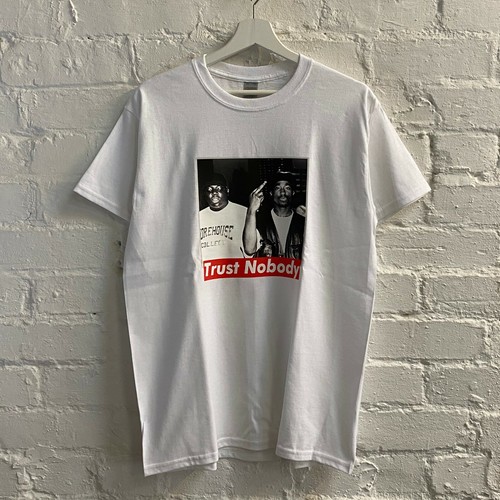 Actual Fact Biggie Tupac Trust Nobody Crew Neck Hip Hop White Crew Tee T-shirt - Picture 1 of 3