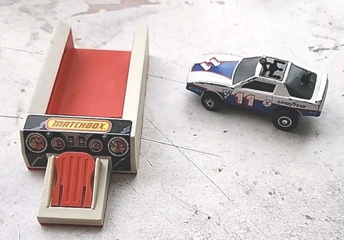 Matchbox 1984 Pontiac Firebird Trick Shifter TRICKSHIFTER With Launcher - Picture 2 of 9