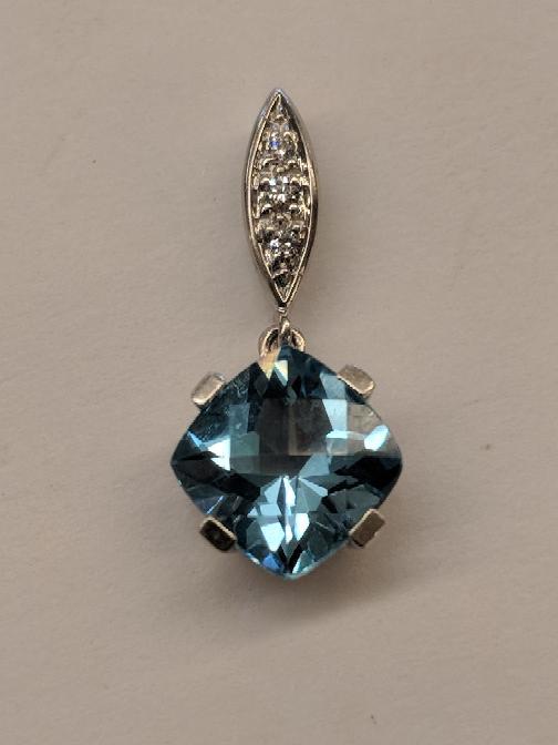 14K White gold Cushion Cut bluee Topaz Pendant with 3 Diamond Accents (GR1040001) 14K White gold Cushion Cut bluee Topaz Pendant with 3 Diamond Accents (GR1040001)