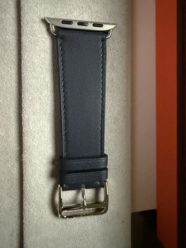 Hermes Apple Watch Single Tour Leather Band Navy, 44mm - Photo 8 sur 11