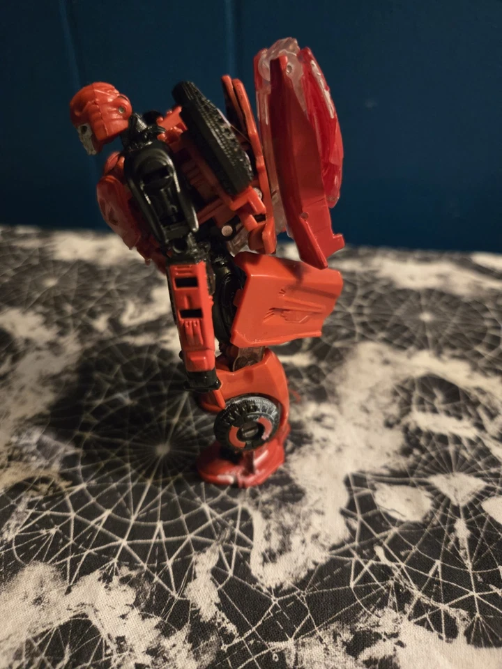 Transformers Studio Series Cliffjumper Series 64 Deluxe Class(Figure Only) Read! - Image 4 of 4