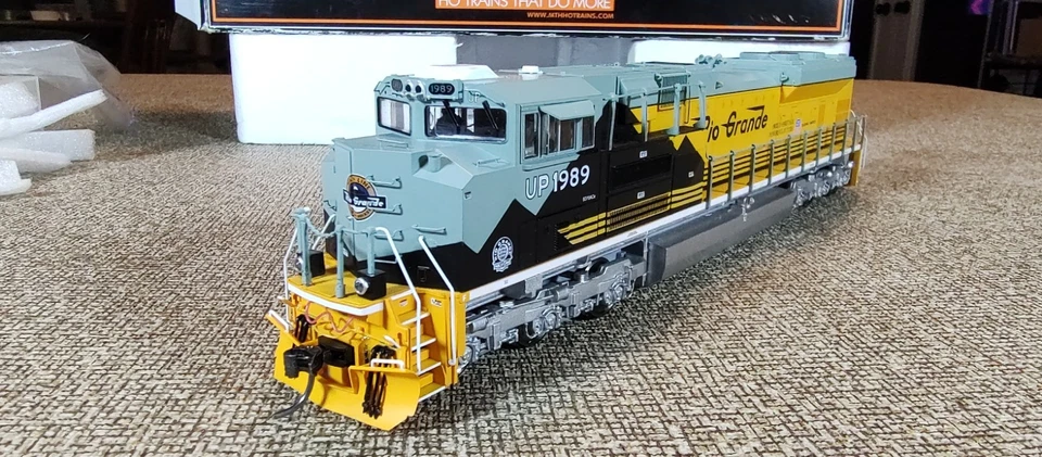 MTH SD70ACe Rio Grande Heritage, ho scale, proto 3 sound, kadee couplings - Image 3 of 4