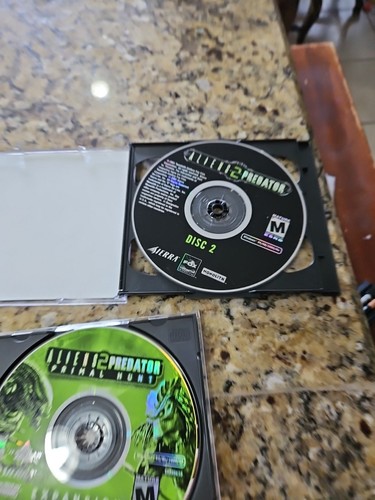 PC Game Alien vs Predator 2 & The Primal Hunt Expansion & Gold Edition AVP 2 CD - Picture 3 of 5