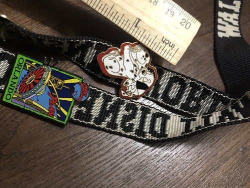 DISNEY TRADING PINS 3 LOT & Keychain WALT DISNEY WORLD VINTAGE RARE Lanyard - Picture 3 of 9