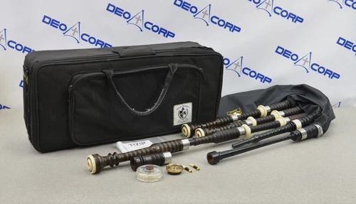 Gibson Great Highland Bagpipes R-110-D W/ Humistat Humidifier and Hygrometer