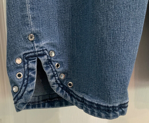 Catherines Timeless Fit Capri Jeans Size 14/16W Blue Bling at Cuffs Eyelets 104 - Picture 4 of 9
