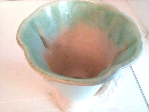 Niloak Vtg Antique Double Wing Vase Hand Glazed Soft Green Ombre to Cream 7" - Picture 6 of 8