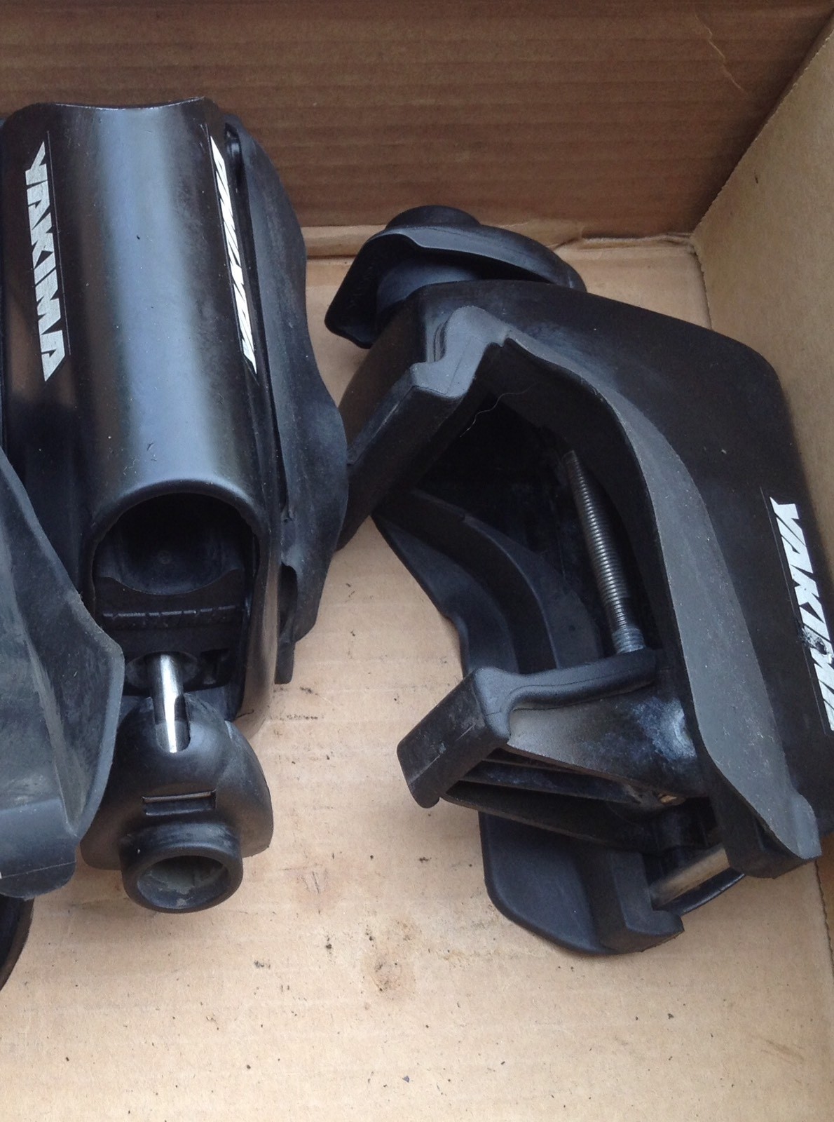 Pair (only 2 towers) Yakima Lowrider Towers Part 00851 Great Condition Pair (only 2 towers) Yakima Lowrider Towers Part 00851 Great Condition