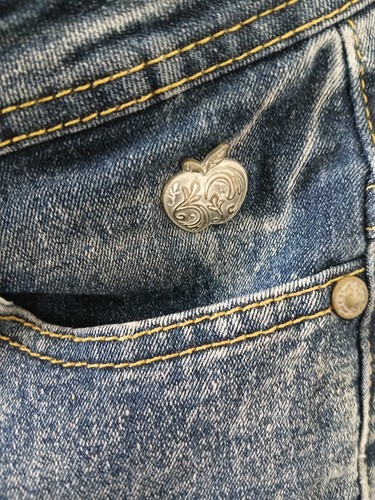 Apple Bottom Jeans Embroidered with Studded Pockets 9/10 Skinny Low Rise - Picture 8 of 8