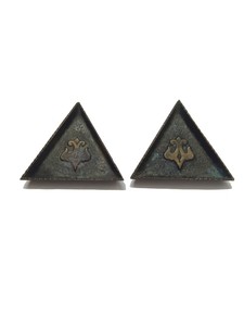 Vintage-2-Small-Triangle-Ashtray-Solid-Brass-Art-Deco-Cigar-Cigarette