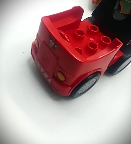 LEGO DUPLO 4 PIECE FIREMAN SET - Picture 5 of 7