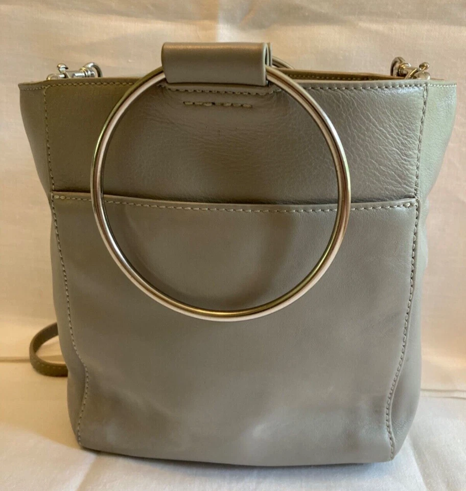 Mini Bandolera Thacker NYC Le Bucket Gris Cadena y Cuero con Asa de Lazo Foto 3 de 4